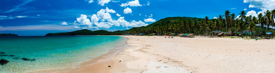 Fototapeta na wymiar Panoramic view of a beautiful tropical beach (Nacpan Beach, Palawan)