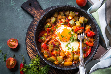 Fried egg with vegetables. 