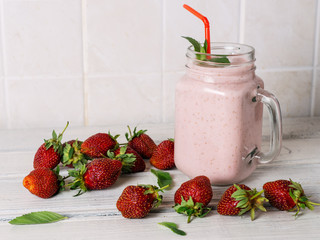 healthy strawberry smoothie