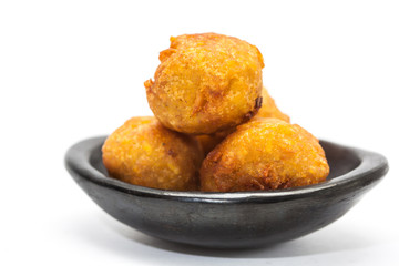 Preparation of plantain croquettes stuffed with pork cracklings