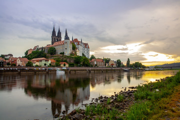 Fototapeta premium Albrechtsburg and Meissen cityscape on the river Elbe at sunset Germany