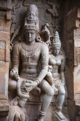 Fototapeta na wymiar Shiva garlanding a devotee, Gangaikonda Cholapuram, Tamil Nadu