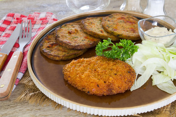 escalope  pané et galettes de légumes