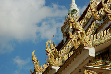 Fototapeta na wymiar Traditional Buddhist Temple Roof