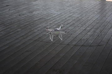 Un drone nel mare dell'estate.