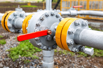 Pipeline with control valve