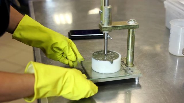 Laboratory tests in production of cement and concrete