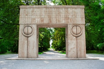 The Gate Of The Kiss, is a public monument made by sculptor Constantin Brancusi in Romania. On each side of the arch, the pillars have carved the symbol of kiss and above Romanian folkloric elements.