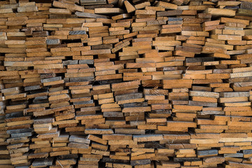 accumolo di assi di legno tagliate