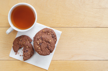 Tea and tasty chocolate cookies