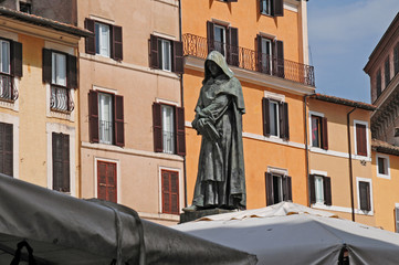 Roma, Piazza Campo de' Fiori e la statua di Giordano Bruno