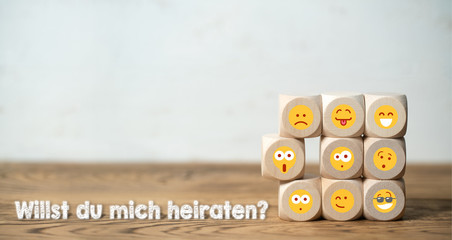 Viele Würfel mit Emoticons und die Frage 