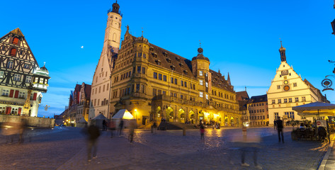 Fototapeta premium Blue Hour descends on the central square in Rothenburg ob der Tauber.