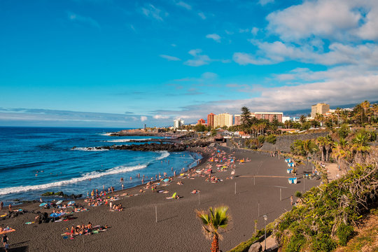 Der Playa Jardin ist der beliebteste Strand in Puerto de la Cruz auf Teneriffa.