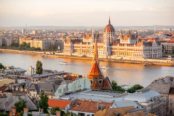 Wandaufkleber Cityscape view with famous Parliament building during the sunset light in Budapest, Hungary © rh2010