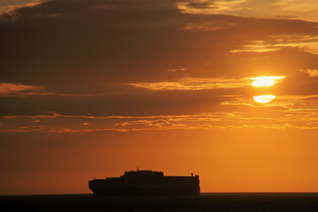 Fototapeta premium cargo ship with sunset