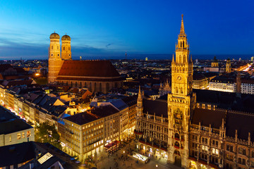 Naklejka premium Aerial Night view of New Town Hall on Marienplatz in Munich, Bavaria