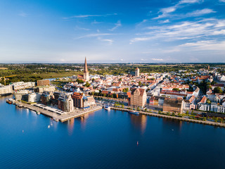 Stadthafen Rostock mit Speichern - obrazy, fototapety, plakaty