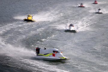 fast powerboat racing