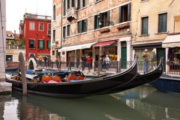 Fototapeta na wymiar VENICE, ITALY - MAY 07, 2010: Beautiful view of traditional Gondola, Venice, Italy