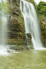 cascada en parque Muel, Zaragoza