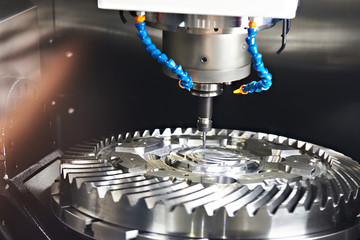 Milling machine with tubes for cooling