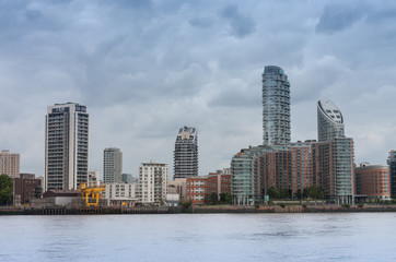 Fototapeta na wymiar Residential buildings in Canary Wharf in London, England.