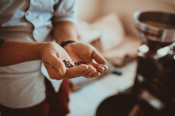 Obraz premium Professional coffee roasting in Colombia