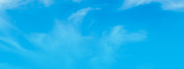  sky with clouds moving with the wind.