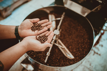 Showing result in hands of professional coffee roasting in Colombia