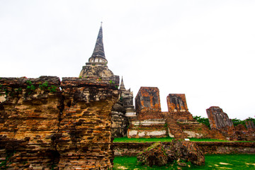 Obraz premium AYUTTHAYA, THAILAND - 10 June 2018 - The ruins of the old temple in Ayutthaya historical park, Ayutthaya, Thailand.