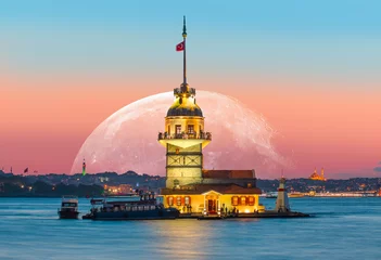 Istanbul Maiden Tower mit Supermond (kiz kulesi) &quot Elemente dieses von der NASA bereitgestellten Bildes &quot  © muratart