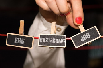 Eine Frau, Ehe, Erziehung und Job