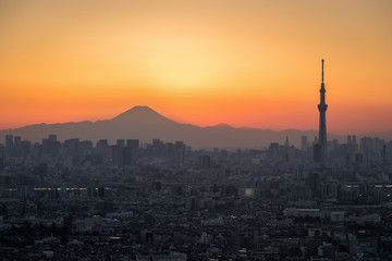 Naklejka premium .Tokyo Fuji diamond with Tokyo Skytree landmark. Diamond Fuji is View of the setting sun meeting the summit of Mt. Fuji