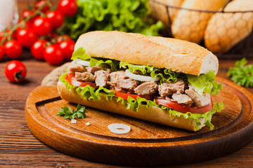 Delicious tuna sandwich, served with lettuce, tomato and onion.
