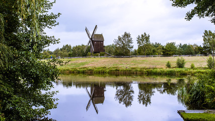 Spiegelung alte Windmühle