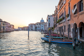 Obraz premium Romantic canal in center of Venice. Italy