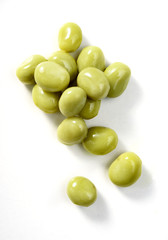 small broad beans with olive oil