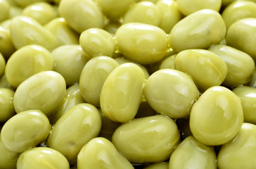 small broad beans with olive oil