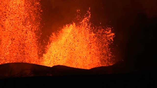 Lava fountain of Kilauea volcano in Hawaii at the end of May 2018, Fissure 8