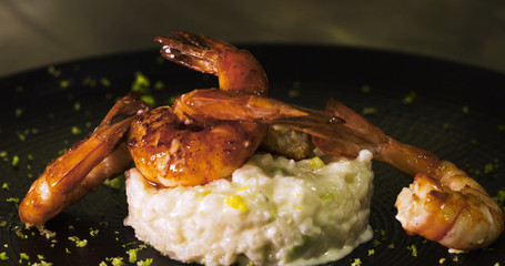 risotto de crevette dans un restaurant gastronomique
