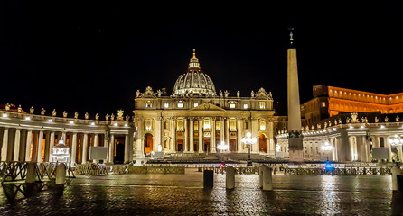 Fototapeta premium St Peter's Basilica in Vatican at night. Rome, Italy.