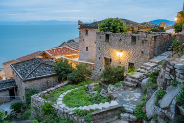 Fototapeta na wymiar Night view of the historical Qinbi Village