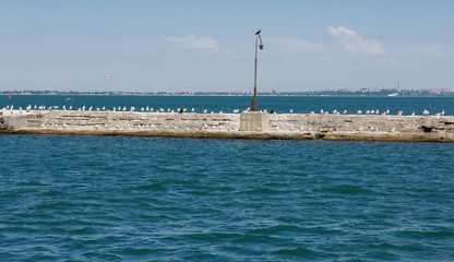 Obraz premium Sea waves splashing, yacht track 