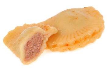 Ravioli entier et coupé en deux