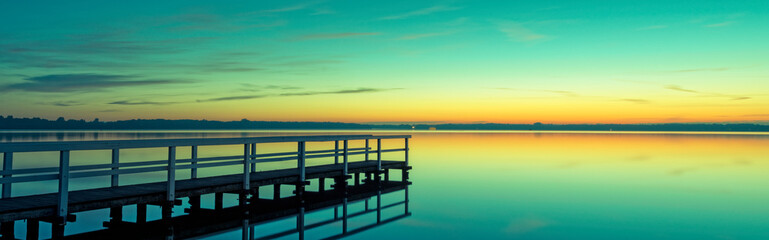 Obraz premium Beauty sunrise at the lake Zwischenahner Meer