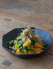 オレンジとごぼうのサラダ