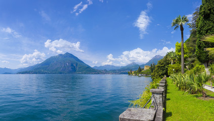 Blick auf den Park der Villa Monastero am Comer See