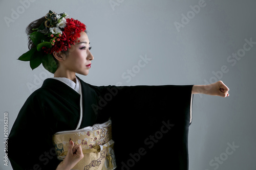 奇抜なヘアメイクの着物姿の女性 Appeal Wall Mural Appe Buritora