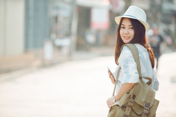 Obraz premium beautiful young woman using smart-phone out door,travel concept